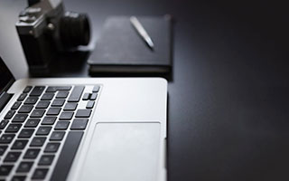 半岛体育官方网站-国足在肇庆开展公益活动，邵佳一携于汉超及三将与小球员踢球