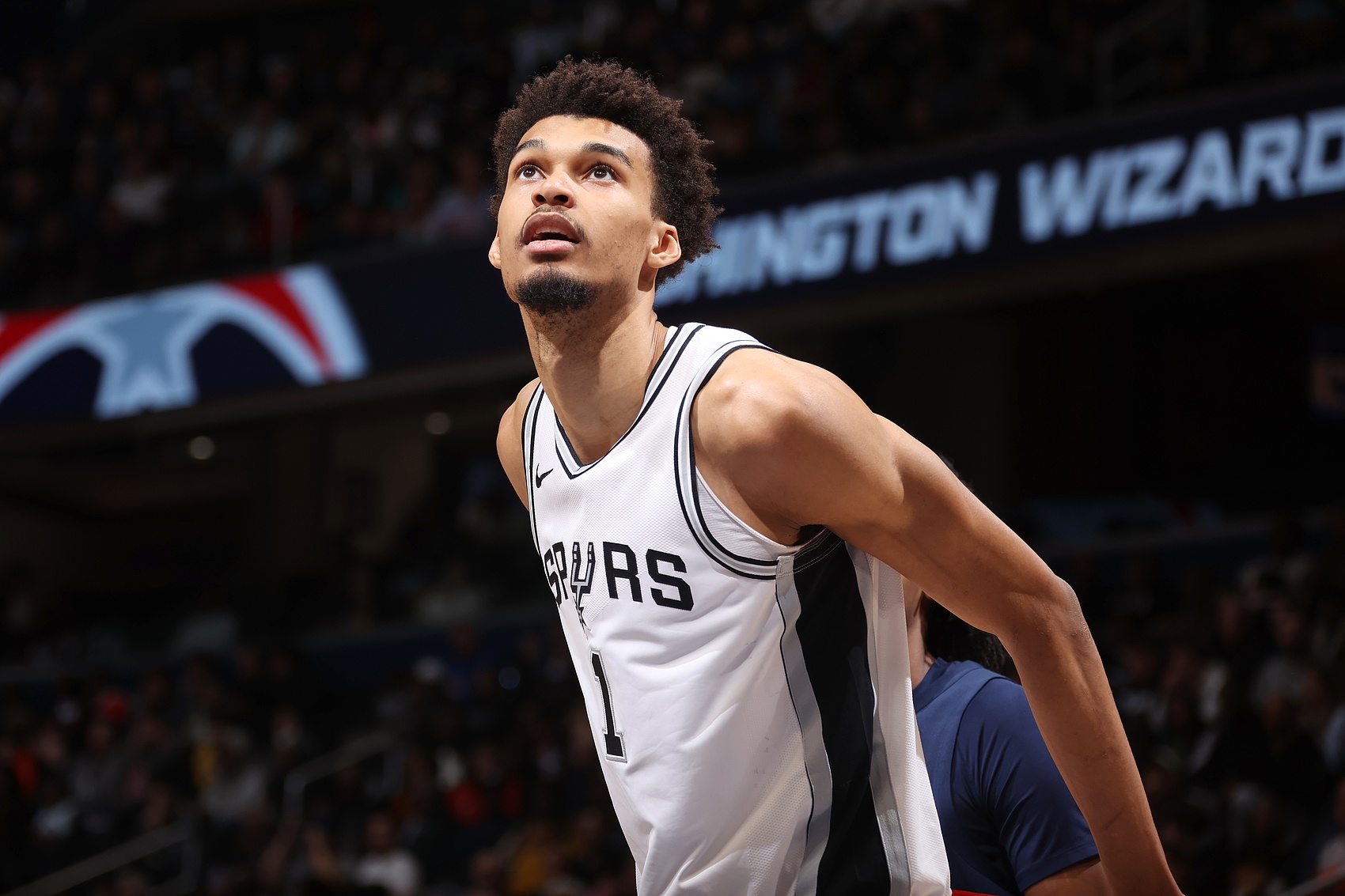 问题不大吧?蒂格:如果文班能保持健康 那他下赛季会进最佳阵容 问题不大吧?蒂格:如果文班能保持健康 那他下赛季会进最佳阵容