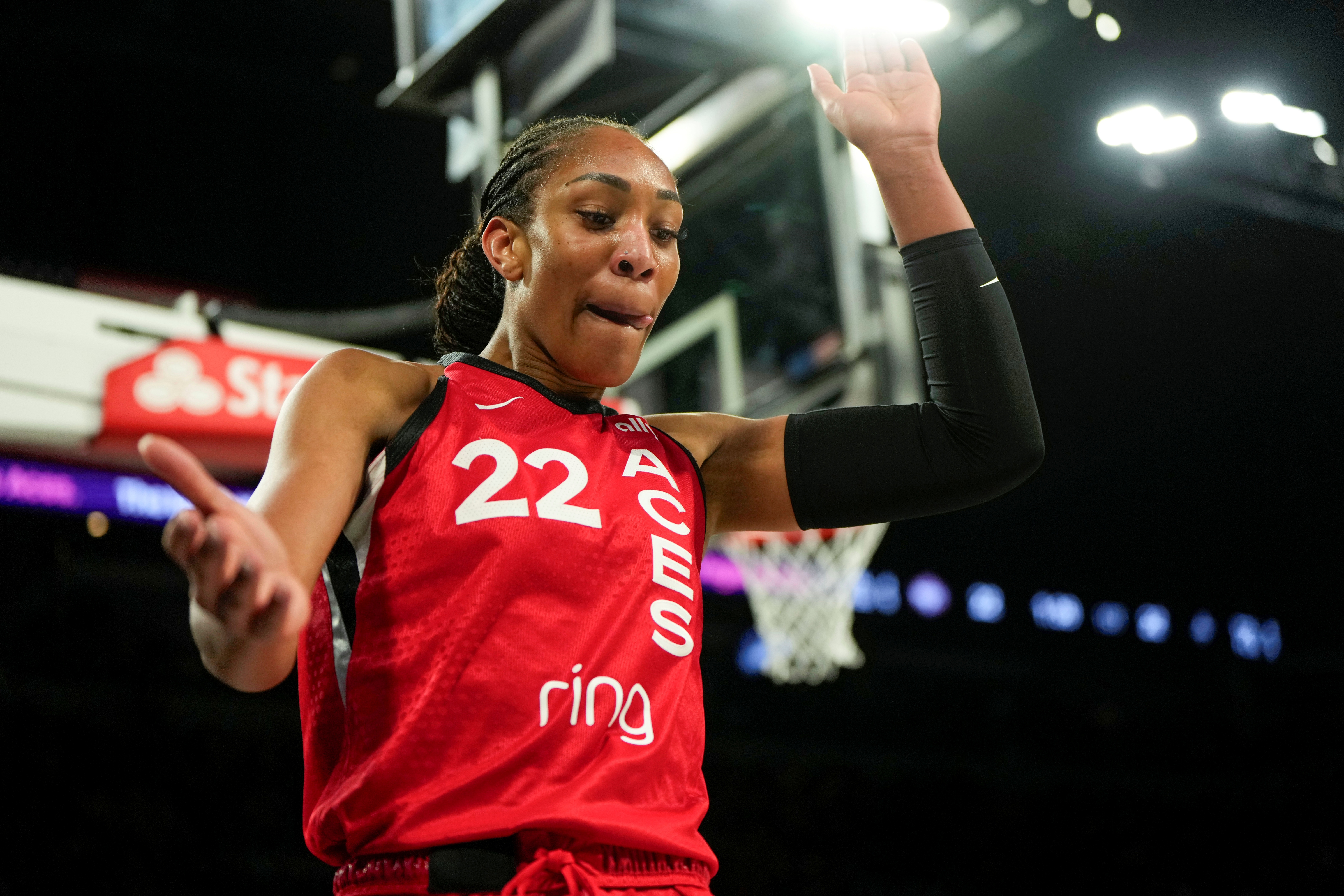 半岛体育官方网站-无解!阿贾-威尔逊17中9轰23分19板4助2断4帽 提前下场不刷第20板 半岛体育官方网站-无解!阿贾-威尔逊17中9轰23分19板4助2断4帽 提前下场不刷第20板