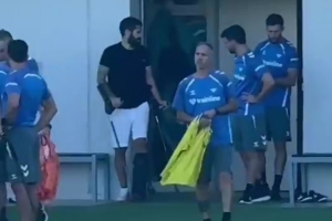 半岛体育APP-六台:伊斯科拄拐回到贝蒂斯训练基地,恢复情况良好 半岛体育APP-六台:伊斯科拄拐回到贝蒂斯训练基地,恢复情况良好