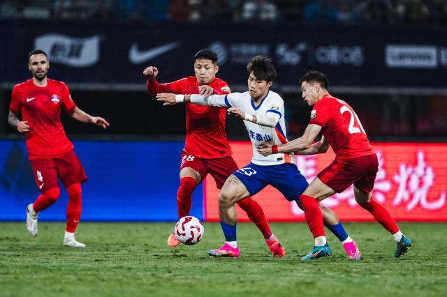 半岛体育官网-泰山南征让三追四老崔心惊 9天3赛轮换制成疑问