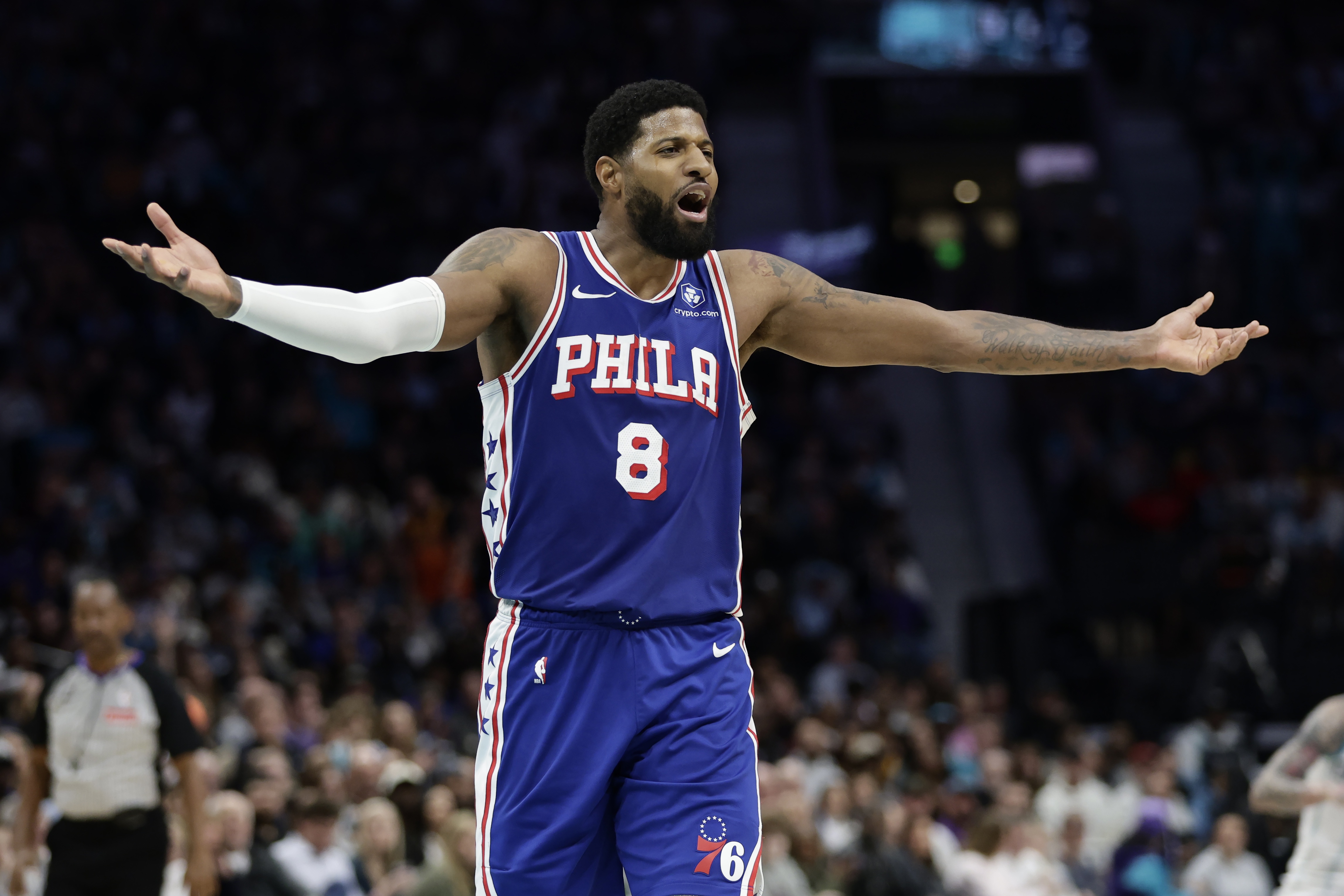 半岛体育APP-熄火了！乔治15中5得16分5板4助2断 下半场手冰凉仅3分